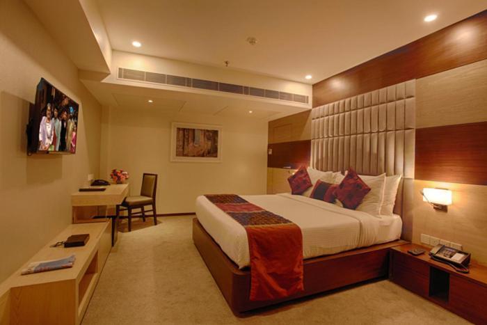 Hotel Levana, Hazratganj Lucknow Esterno foto